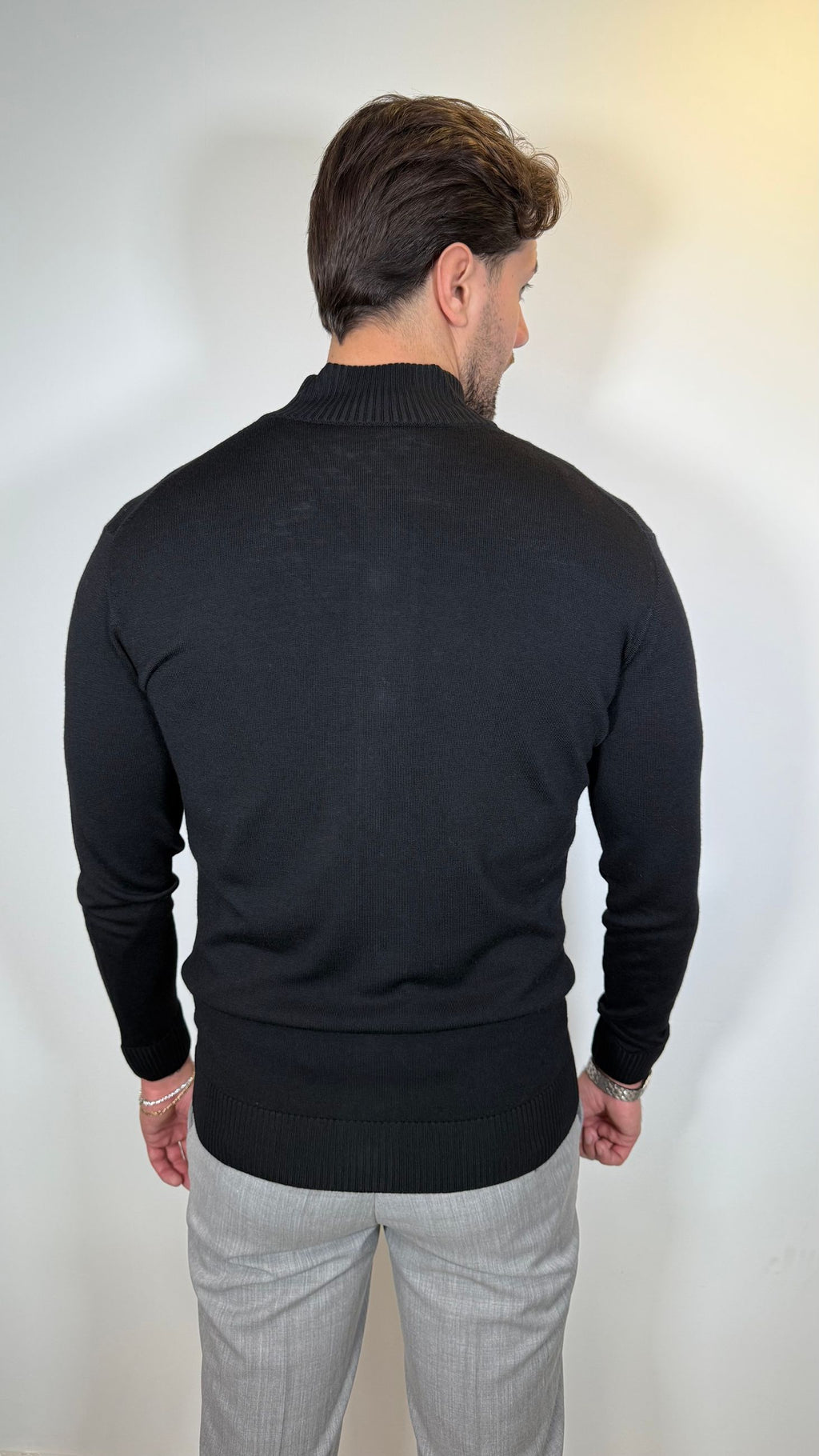 CARDIGAN CON BOTTONI IN PURA LANA - NERO