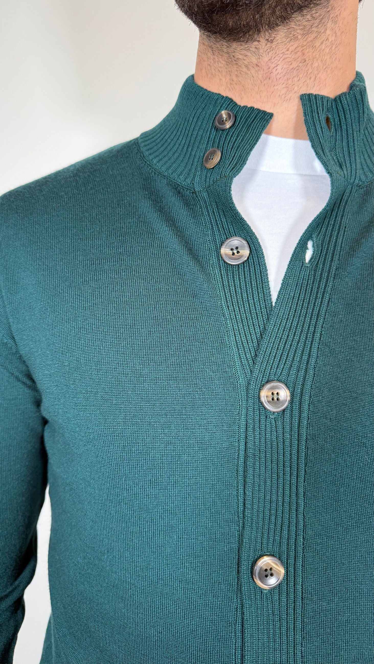CARDIGAN CON BOTTONI IN PURA LANA - VERDE