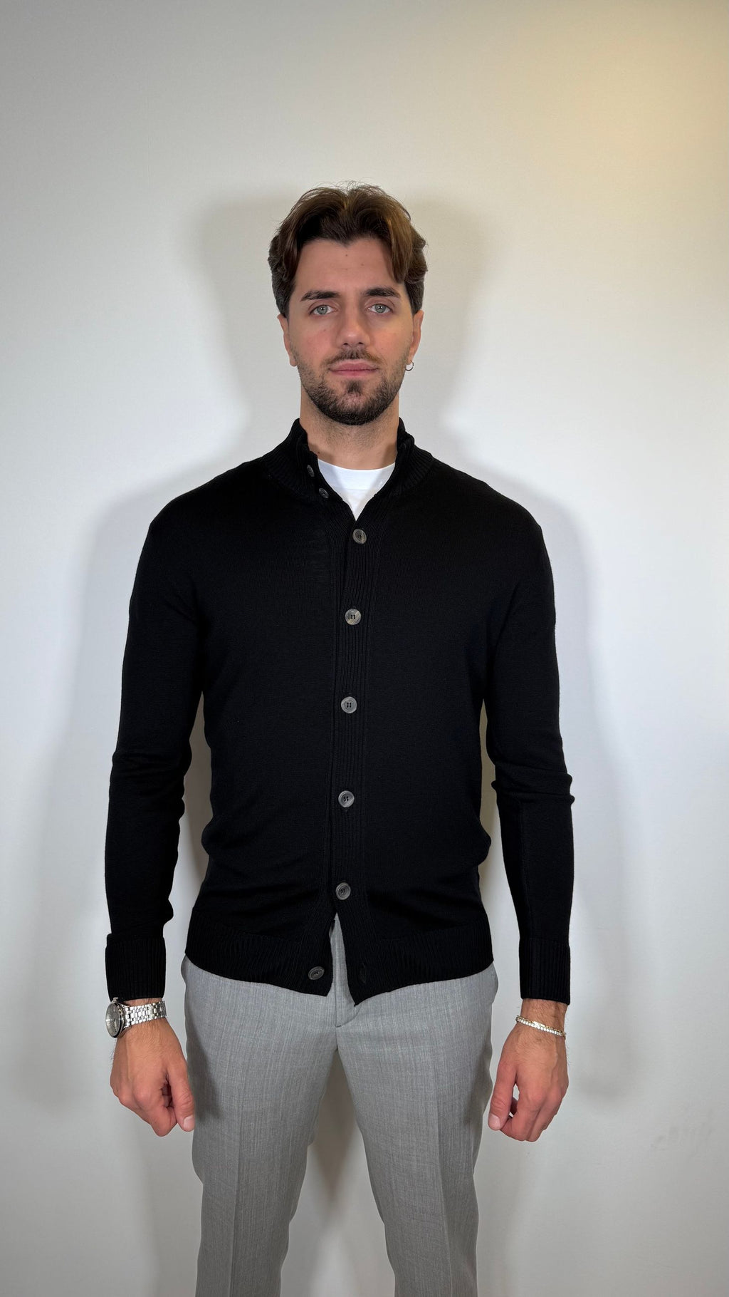 CARDIGAN CON BOTTONI IN PURA LANA - NERO