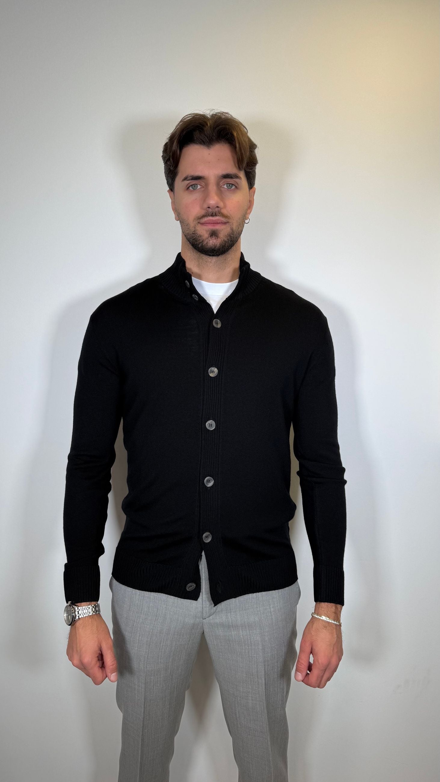 CARDIGAN CON BOTTONI IN PURA LANA - NERO