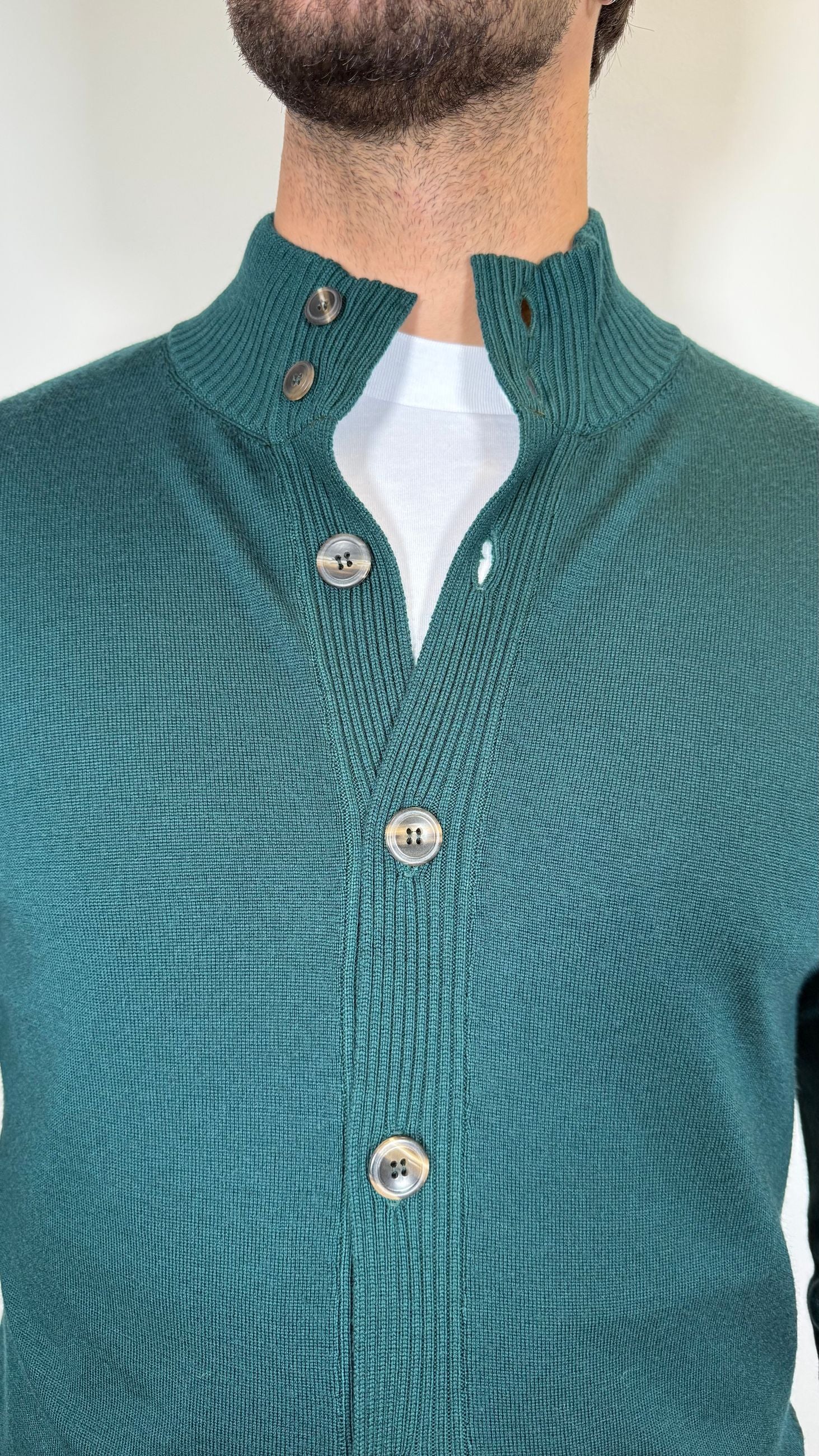 CARDIGAN CON BOTTONI IN PURA LANA - VERDE